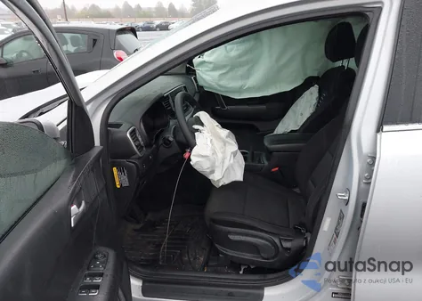 2018 Kia Sportage Lx z USA, uszkodzony, nr VIN KNDPMCAC7J7427648